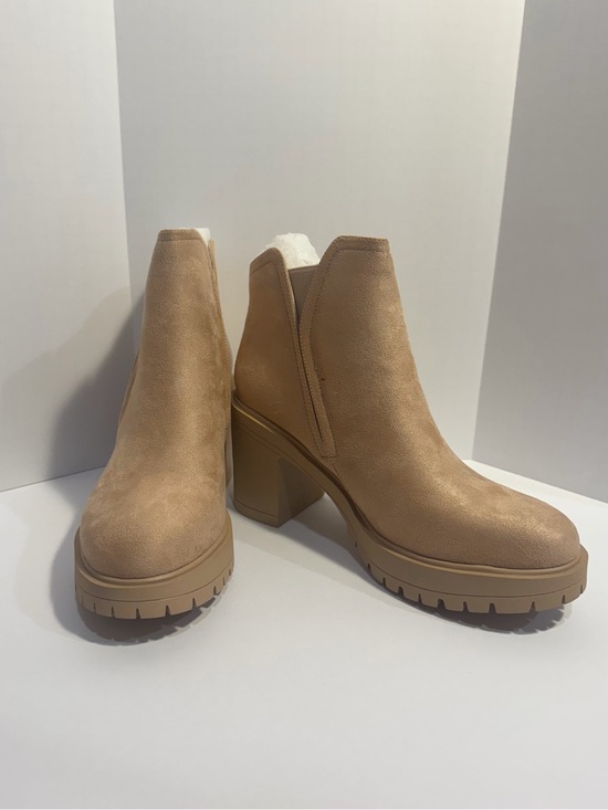 Coutgo Shoes - Coutgo Chunky Lug Sole Chelsea Boots - Women’s Size 9.5 - Tan Suede